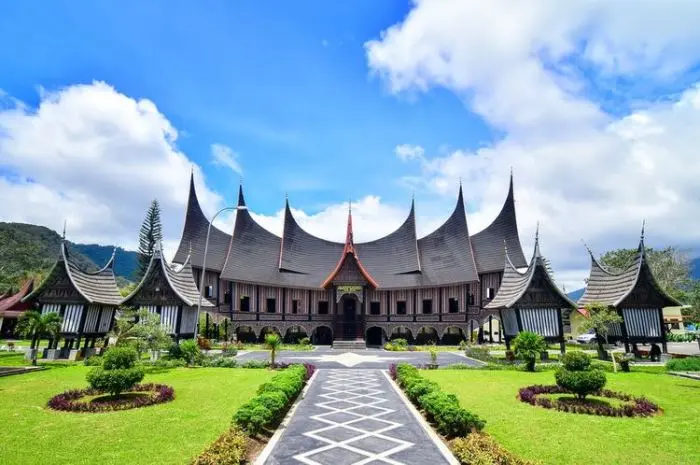10 Tourist Attractions in Padang that You Must Visit