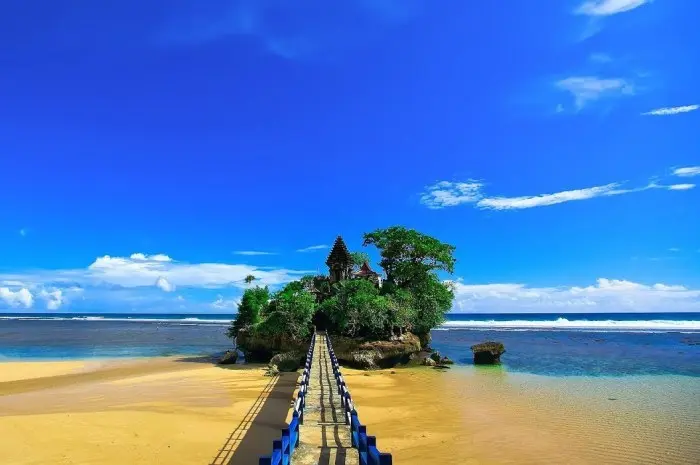 Balekambang Beach, a Beautiful Beach With Enchanting Natural views in Malang