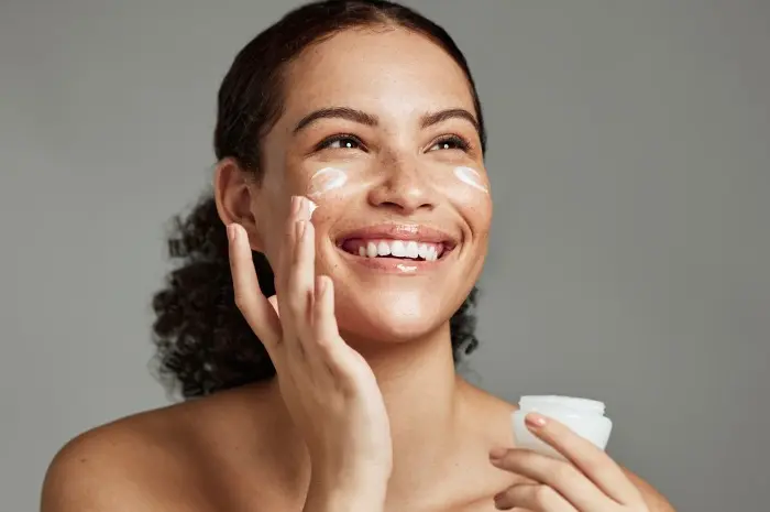 Panduan Memilih Pelembap Terbaik untuk Kulit Berminyak dan Berjerawat, Bebas Breakout!