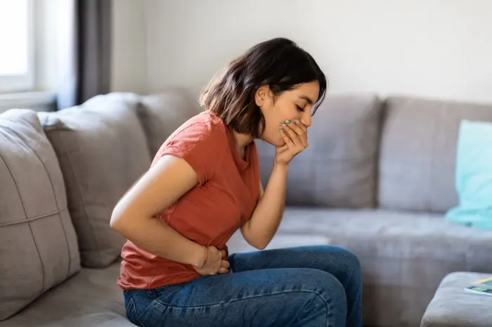 Waspada! 8 Penyebab Utama Muntah Darah, dari Hal Sepele hingga Serius