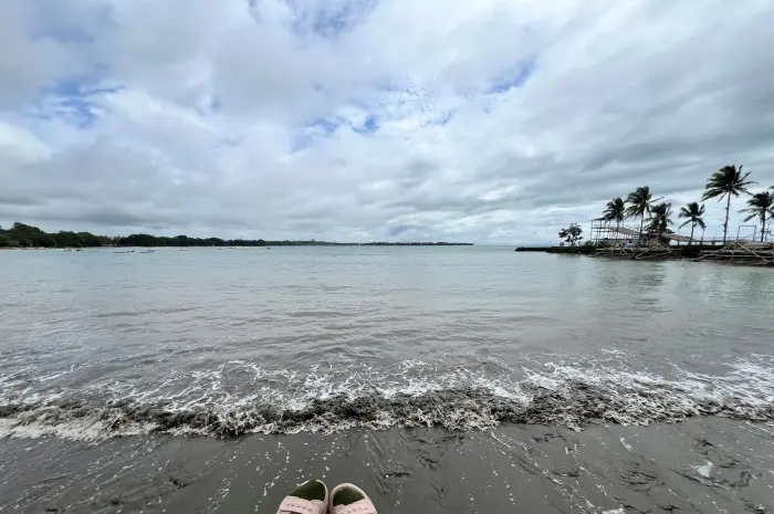 Pantai Carita Anyer, Tempat Terbaik Menikmati Keindahan Lautan Sembari Kulineran di Banten