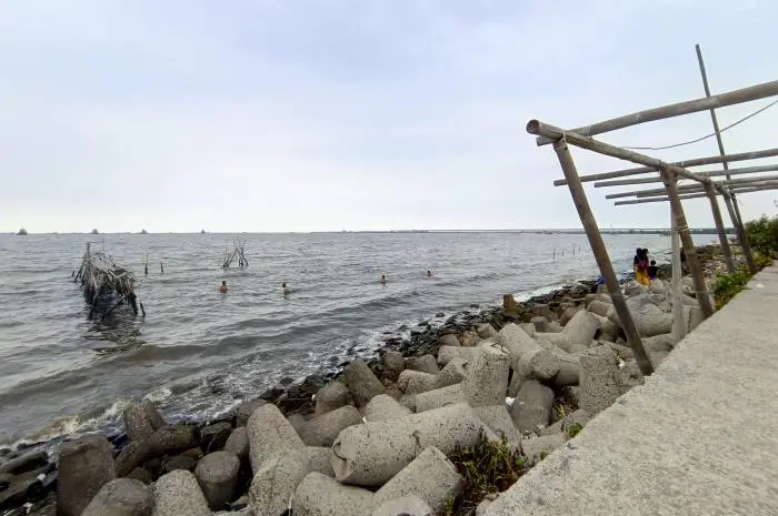 Pantai Marunda, Pantai Indah dengan Batuan Cadas Eksotis di Jakarta