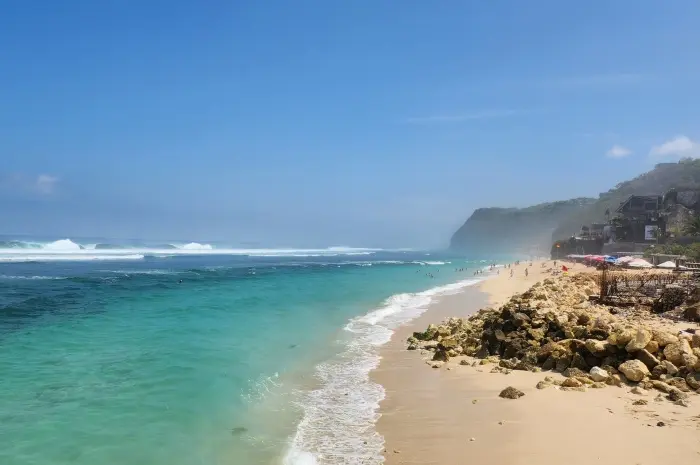 Pantai Melasti, Pantai Indah dengan View Sunset Memukau di Bali