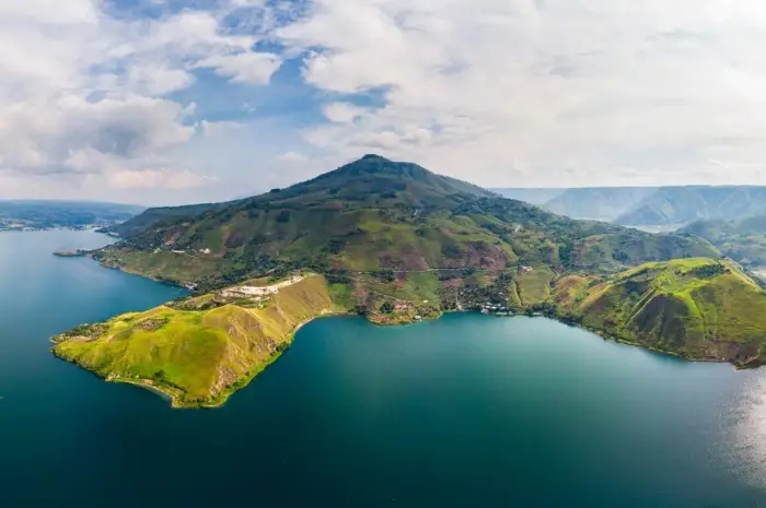 Danau Toba, Danau Vulkanik Terbesar di Dunia yang Paling Ikonik