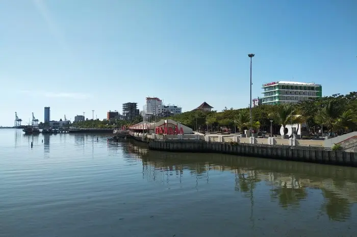 Pantai Losari, Wisata Ikonik Makassar dengan Sunset & Kuliner yang Khas