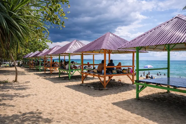 Pantai Lancok - Legenda Kuliner dan Senja yang Romantis